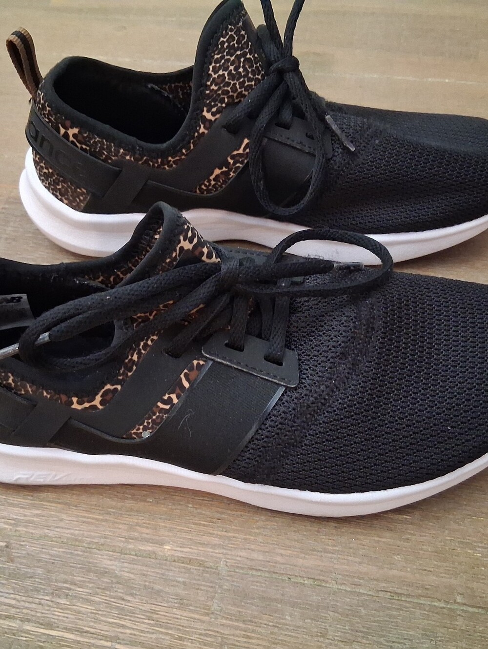 New Balance Women’s Black Knit Sneakers with Leopard Trim 7.5 - Picture 6 of 7